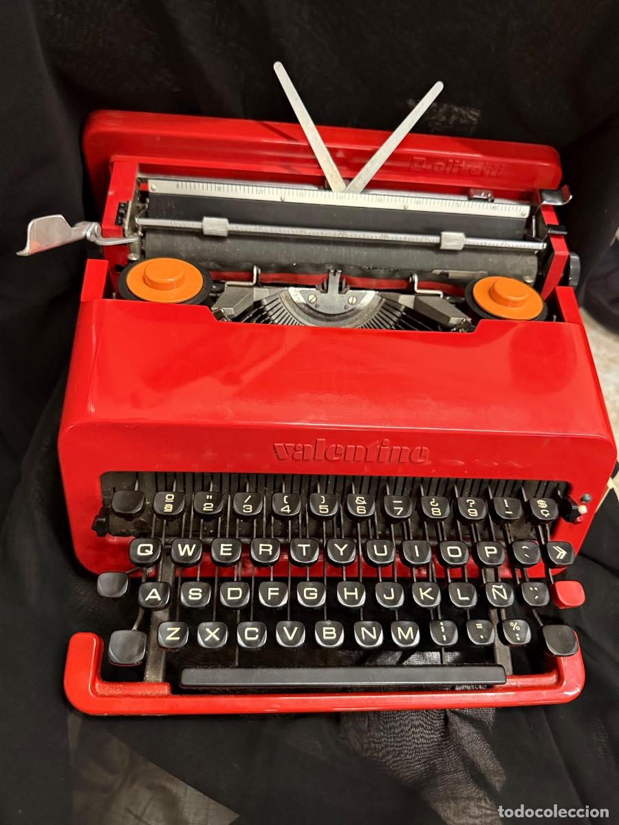 Antiguidades: Iconica maquina de escribir, roja, OLIVETTI, modelo VALENTINO. Funciona. Tiene la funda original