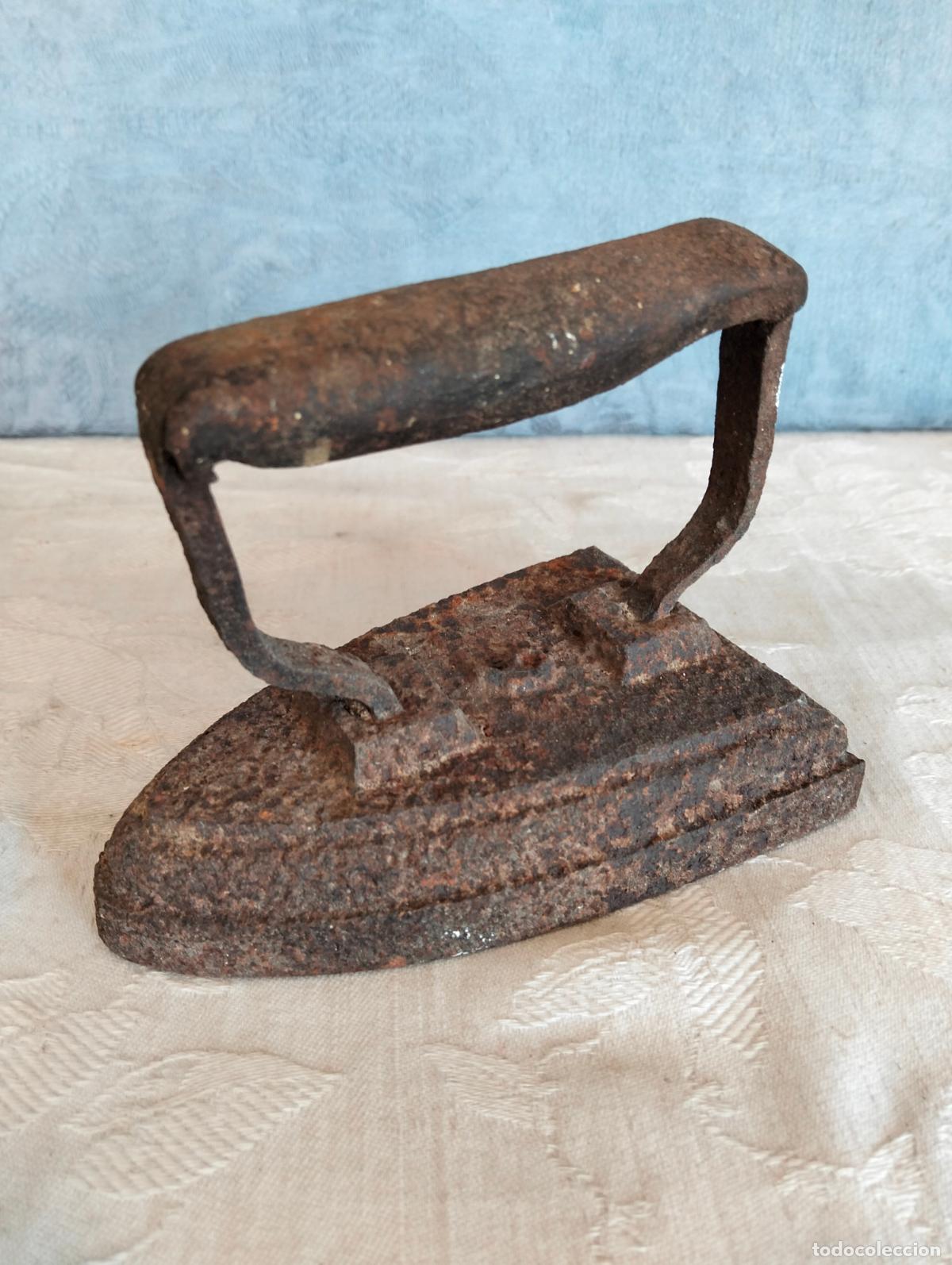 Antiguidades: Antigua plancha de hierro manual con asa 12cm