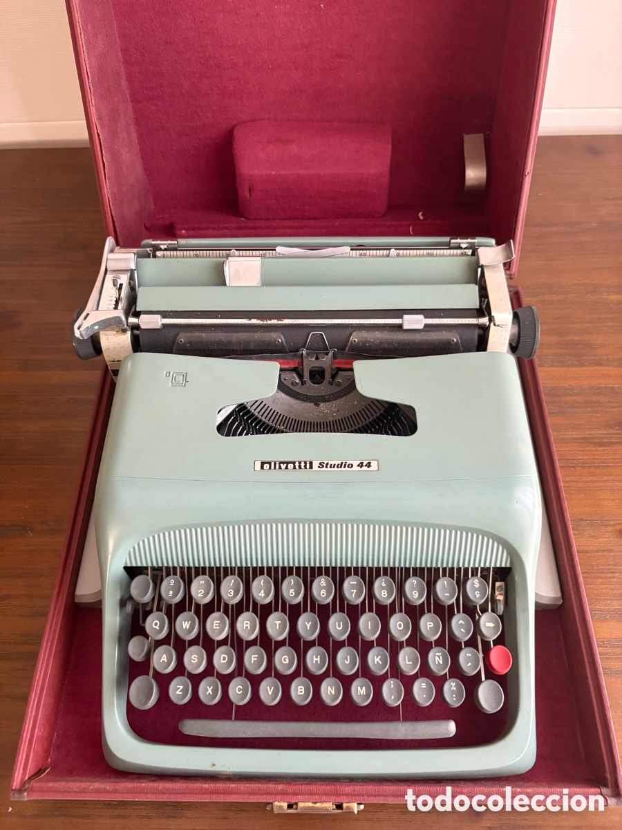 Antig&uuml;edades: M&aacute;quina de escribir Olivetti Studio 44 con malet&iacute;n original &ndash; Teclado Espa&ntilde;ol