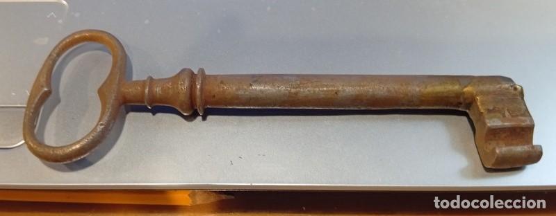 Antig&uuml;edades: SIGLO XVIII, ANTIQUISIMA LLAVE DE FORJA, 15 CMS