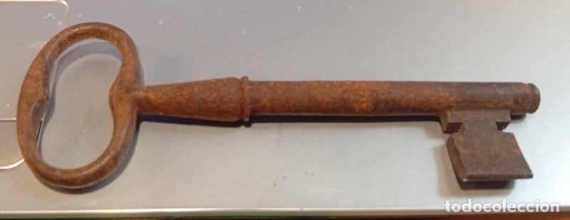 Antig&uuml;edades: SIGLO XVIII, ANTIQUISIMA LLAVE DE FORJA, 14 CMS