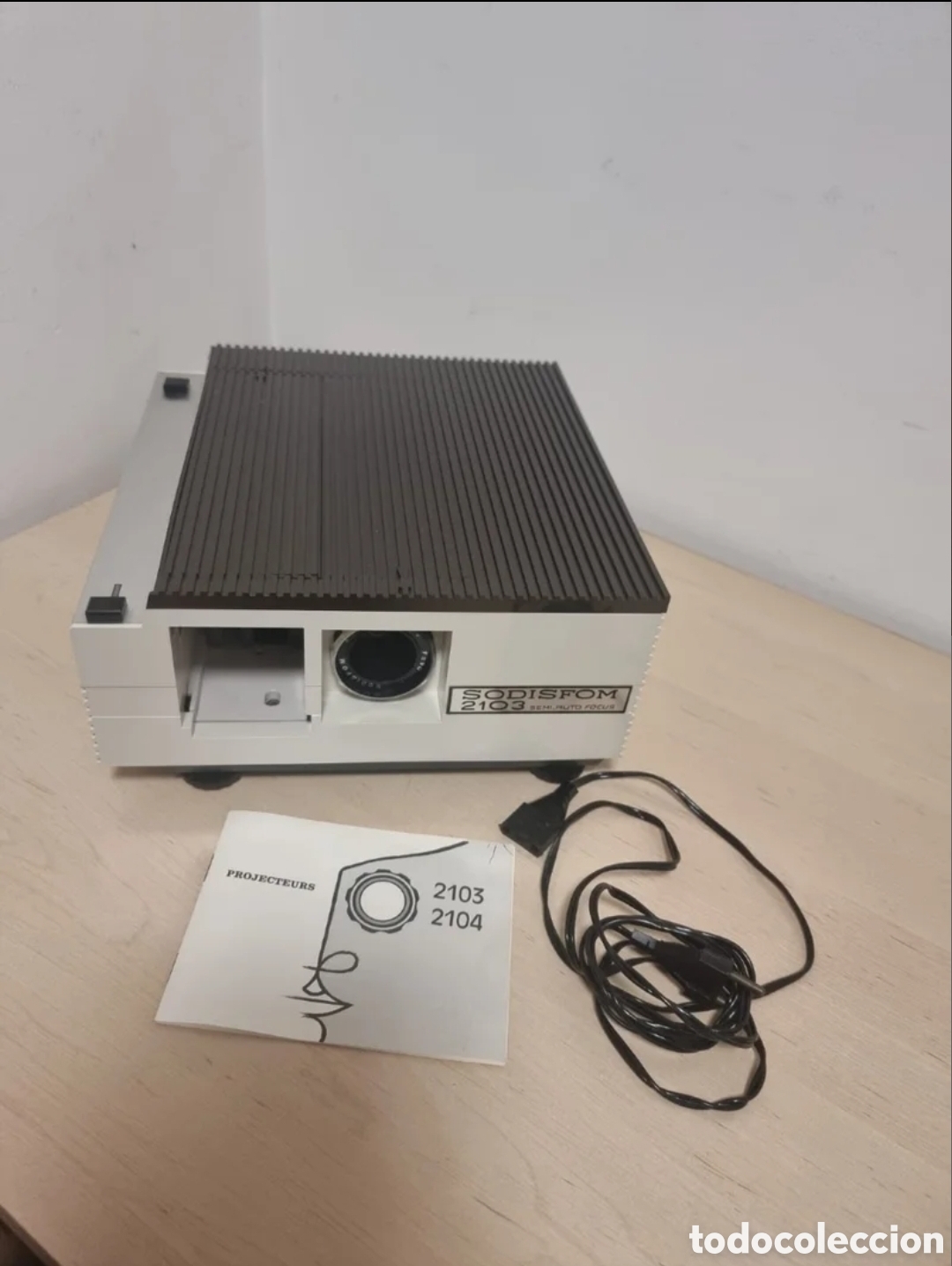 Antig&uuml;edades: Antiguo proyector diapositivas Sodisfom - Foto 2