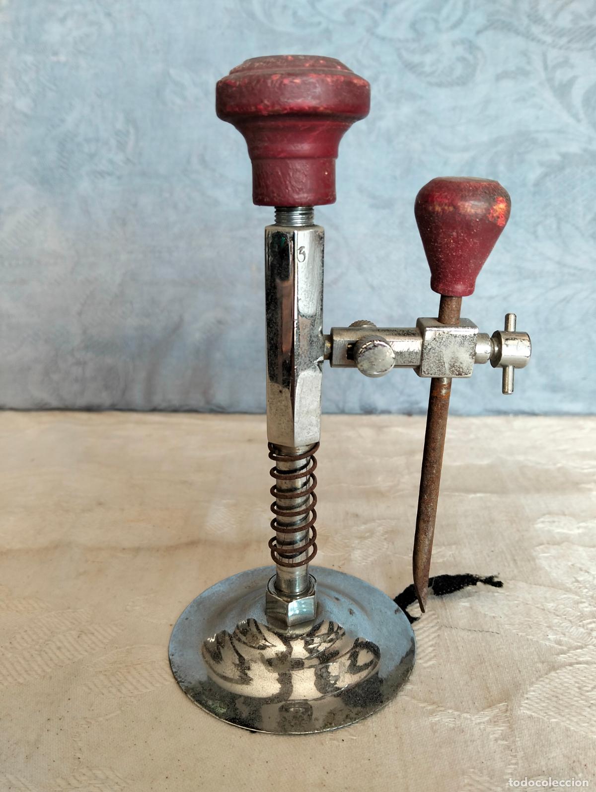 Antiques: Antigua m&aacute;quina taladradora de metal utensilio o herramienta de cocina sacar huesos aceituna a&ntilde;os 40