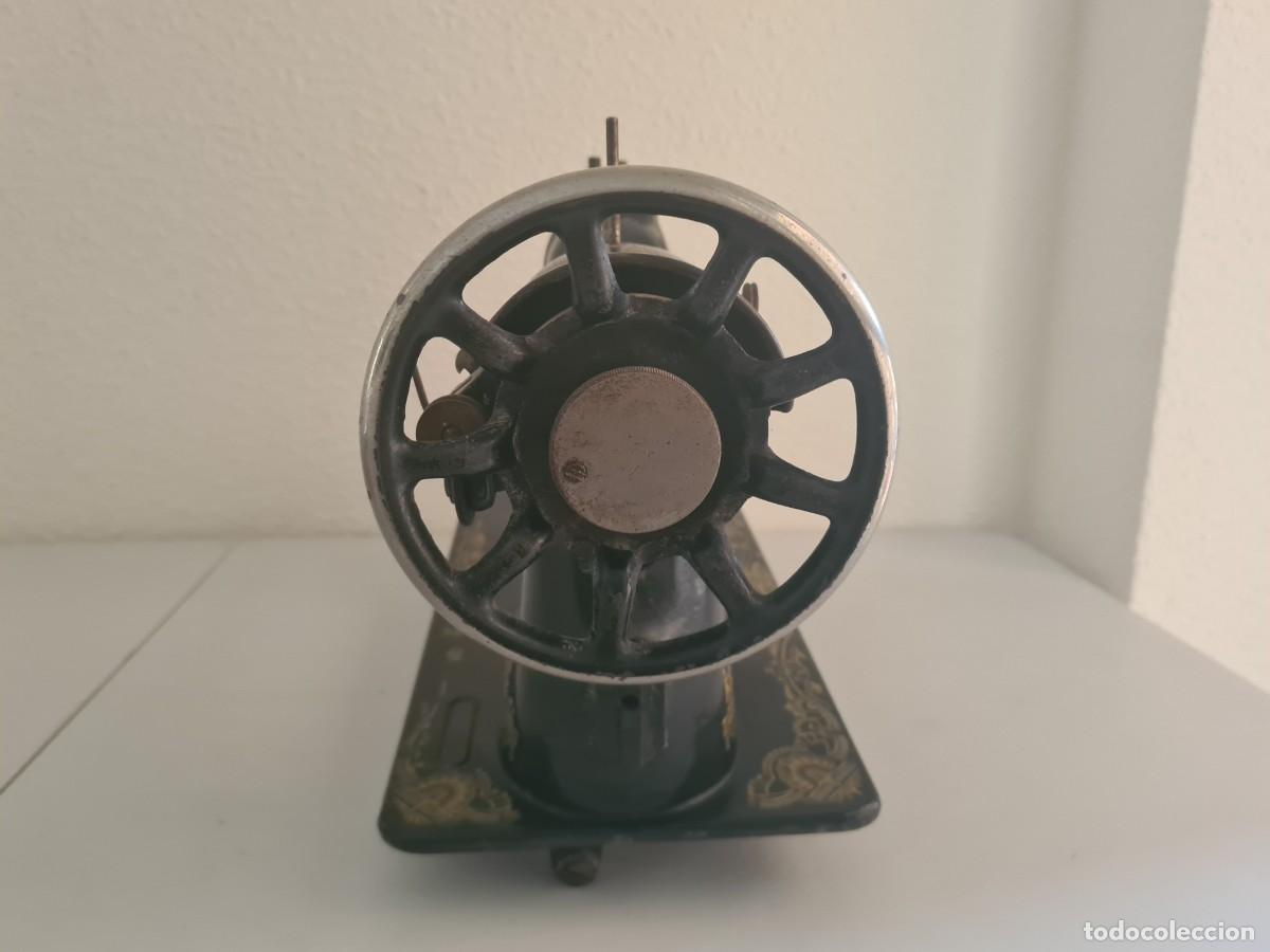 Antig&uuml;edades: M&aacute;quina de coser Singer - Foto 4