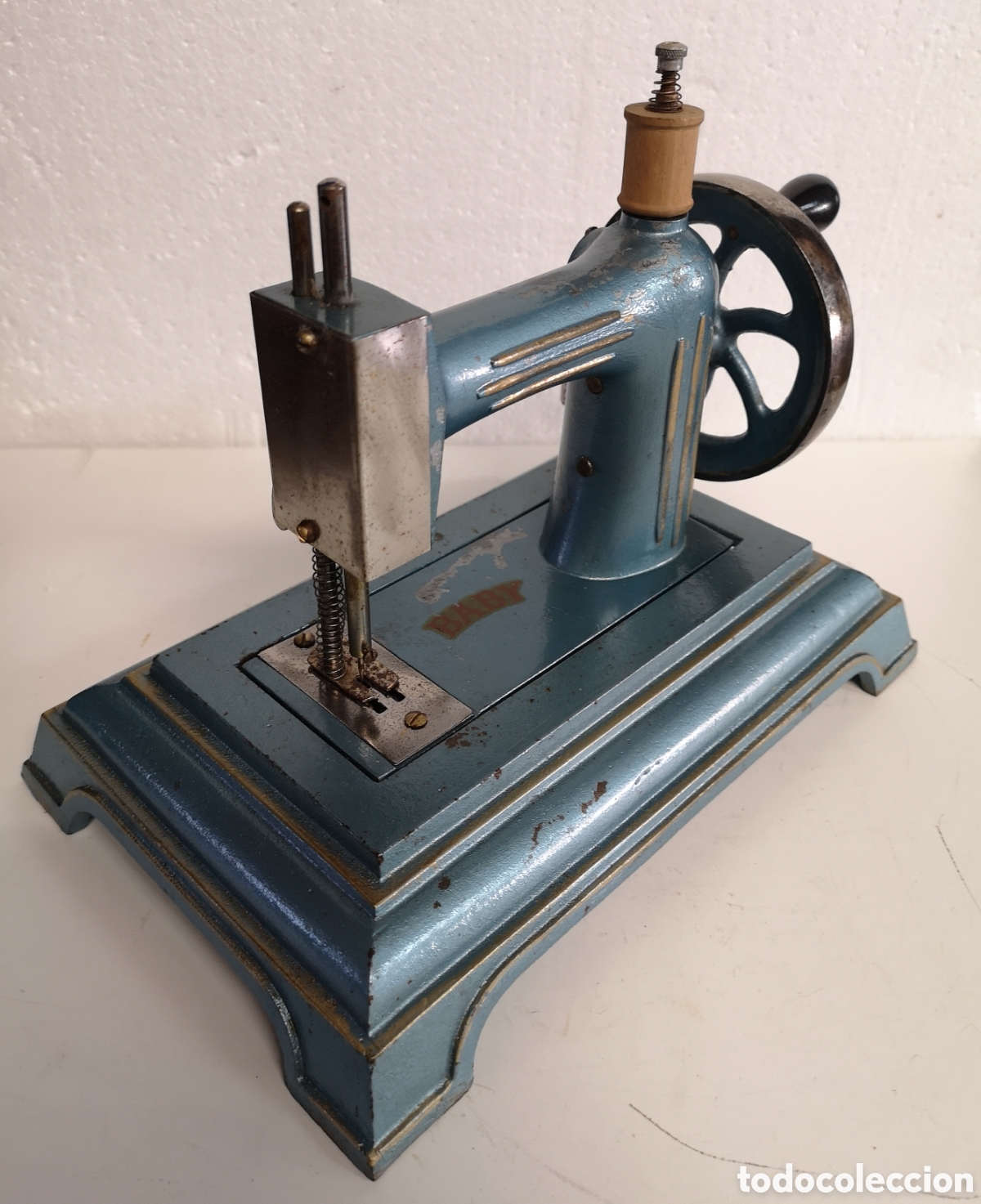 Antig&uuml;edades: M&aacute;quina coser Baby Azul