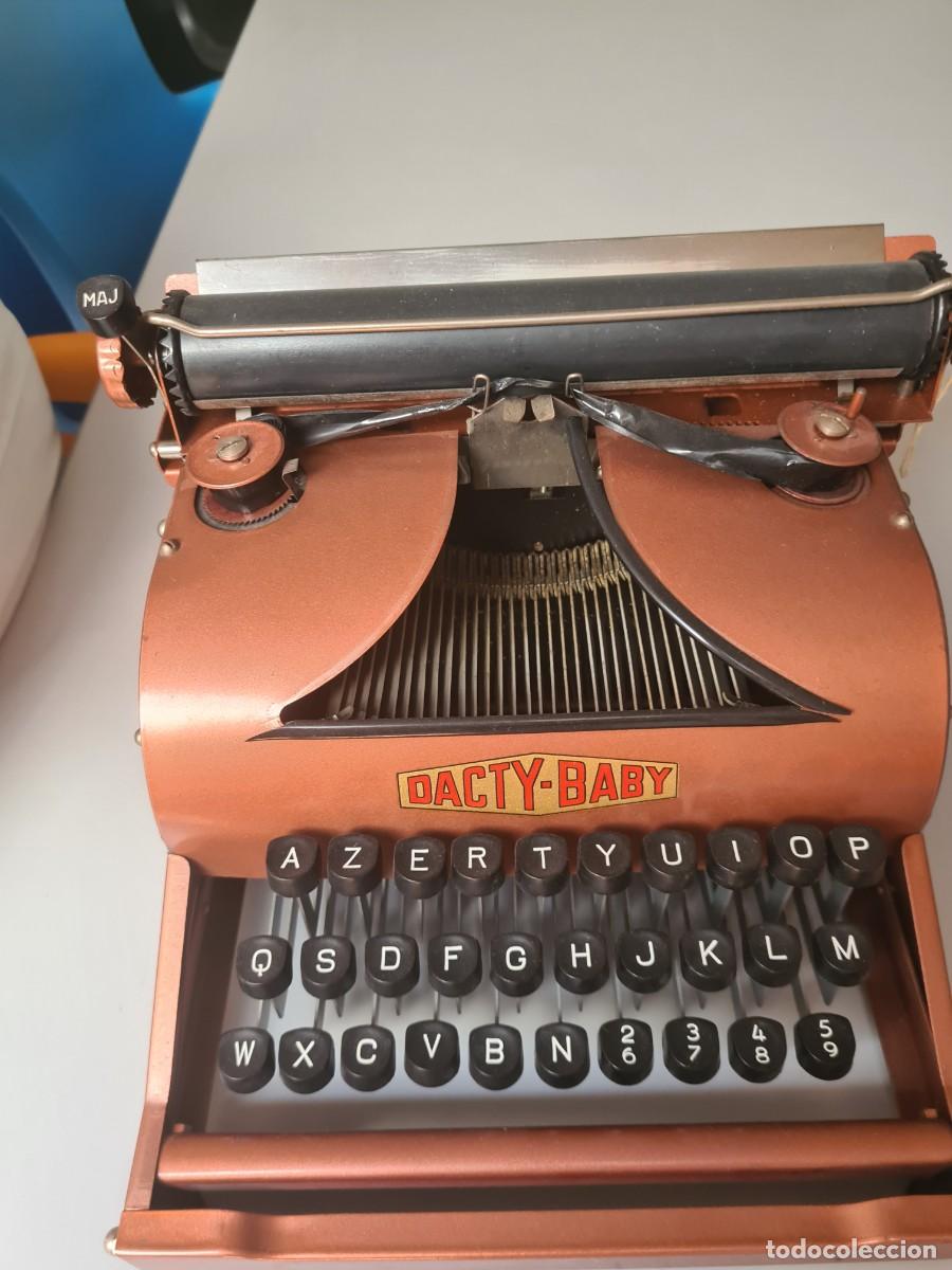 Antig&uuml;edades: M&aacute;quina de escribir DACTY-BABY
