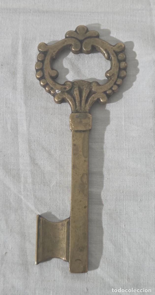 Antig&uuml;edades: Llave de bronce grande. - Foto 1