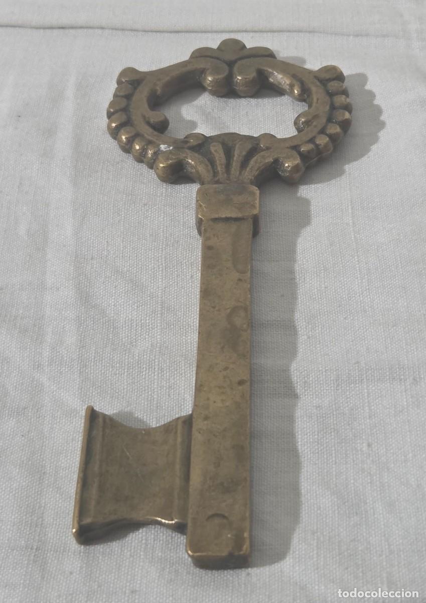 Antig&uuml;edades: Llave de bronce grande. - Foto 2