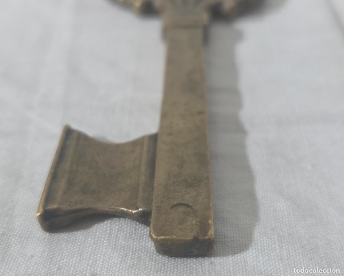 Antig&uuml;edades: Llave de bronce grande. - Foto 3