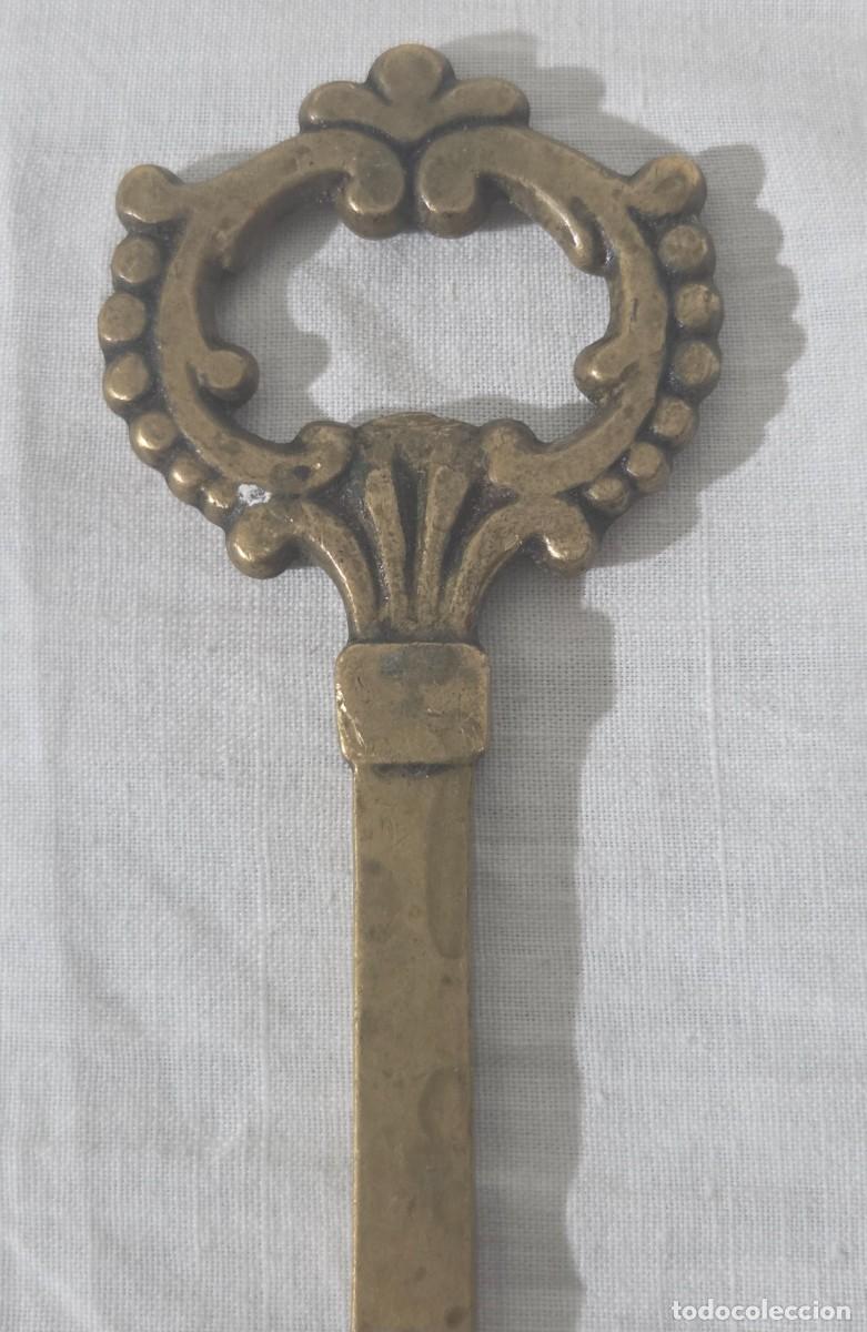 Antig&uuml;edades: Llave de bronce grande. - Foto 4