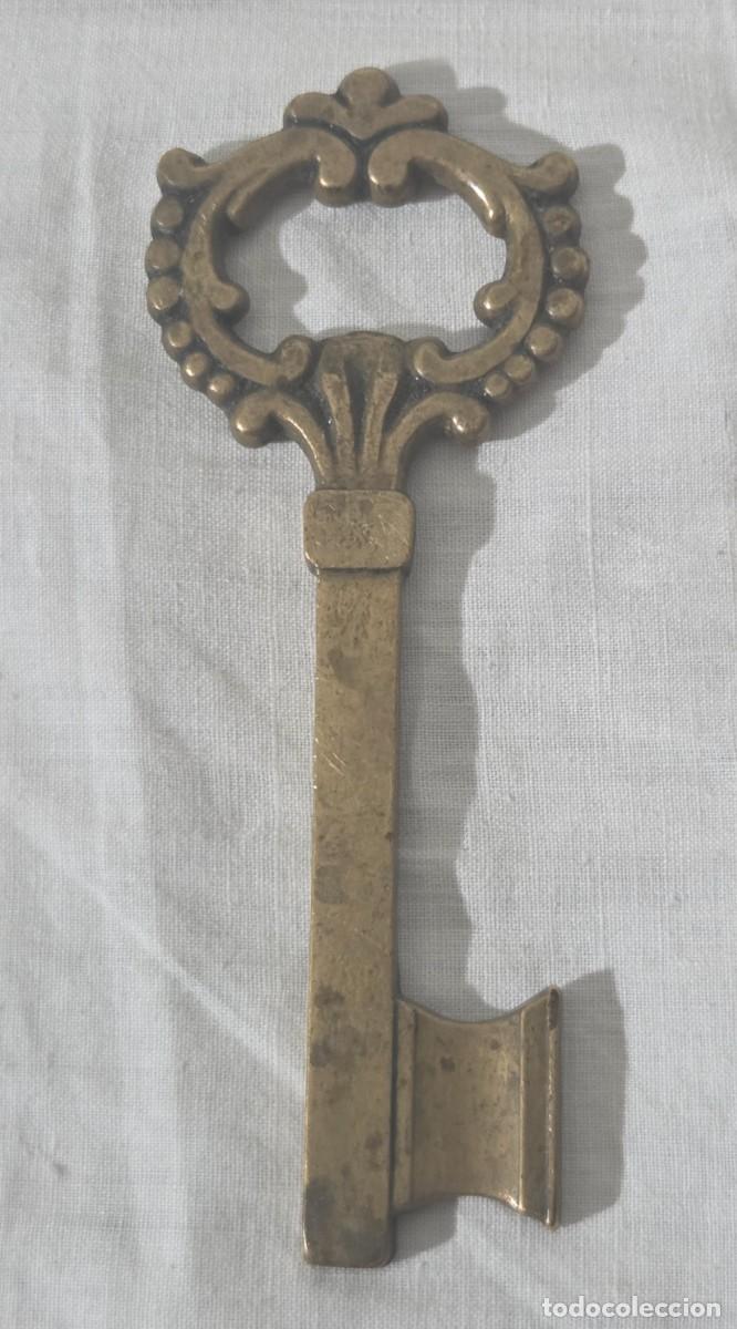 Antig&uuml;edades: Llave de bronce grande. - Foto 5