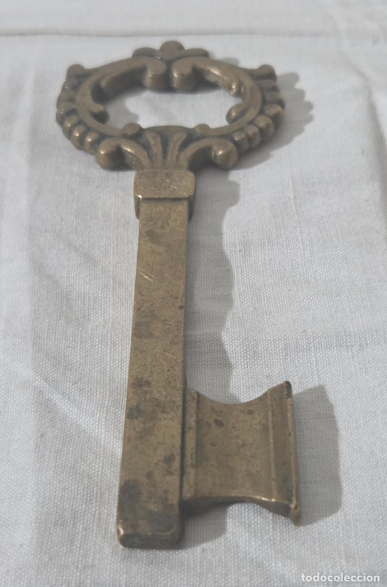 Antig&uuml;edades: Llave de bronce grande. - Foto 6