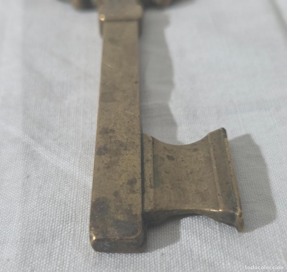 Antig&uuml;edades: Llave de bronce grande. - Foto 7
