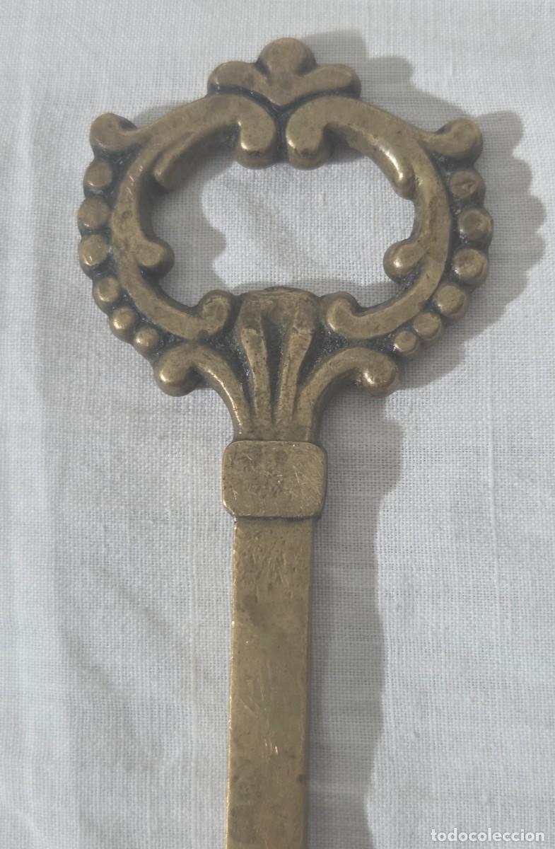 Antig&uuml;edades: Llave de bronce grande. - Foto 8