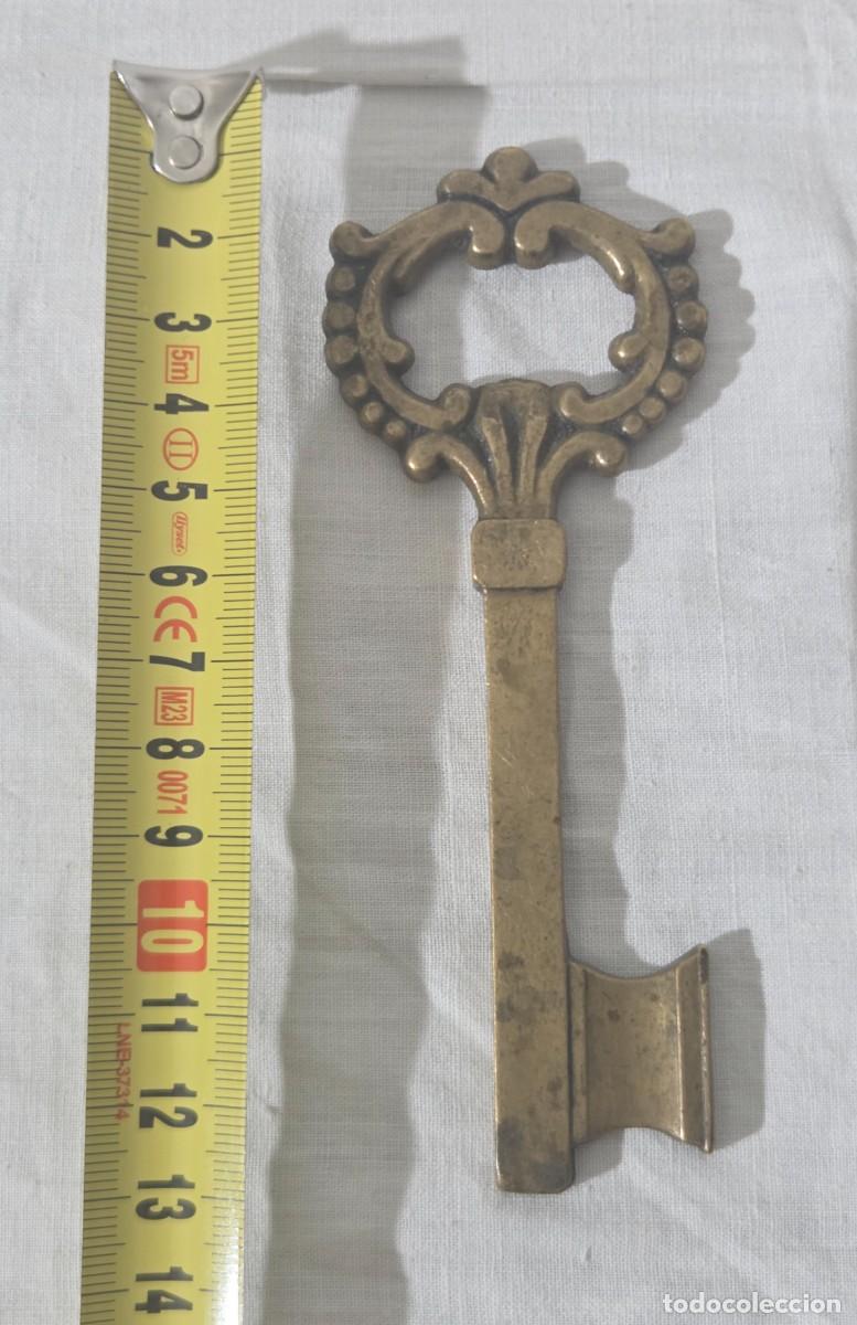 Antig&uuml;edades: Llave de bronce grande. - Foto 9