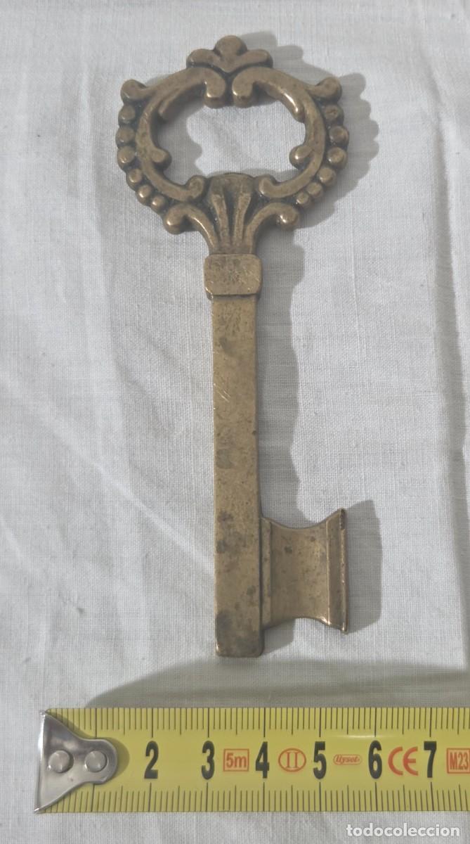 Antig&uuml;edades: Llave de bronce grande. - Foto 10