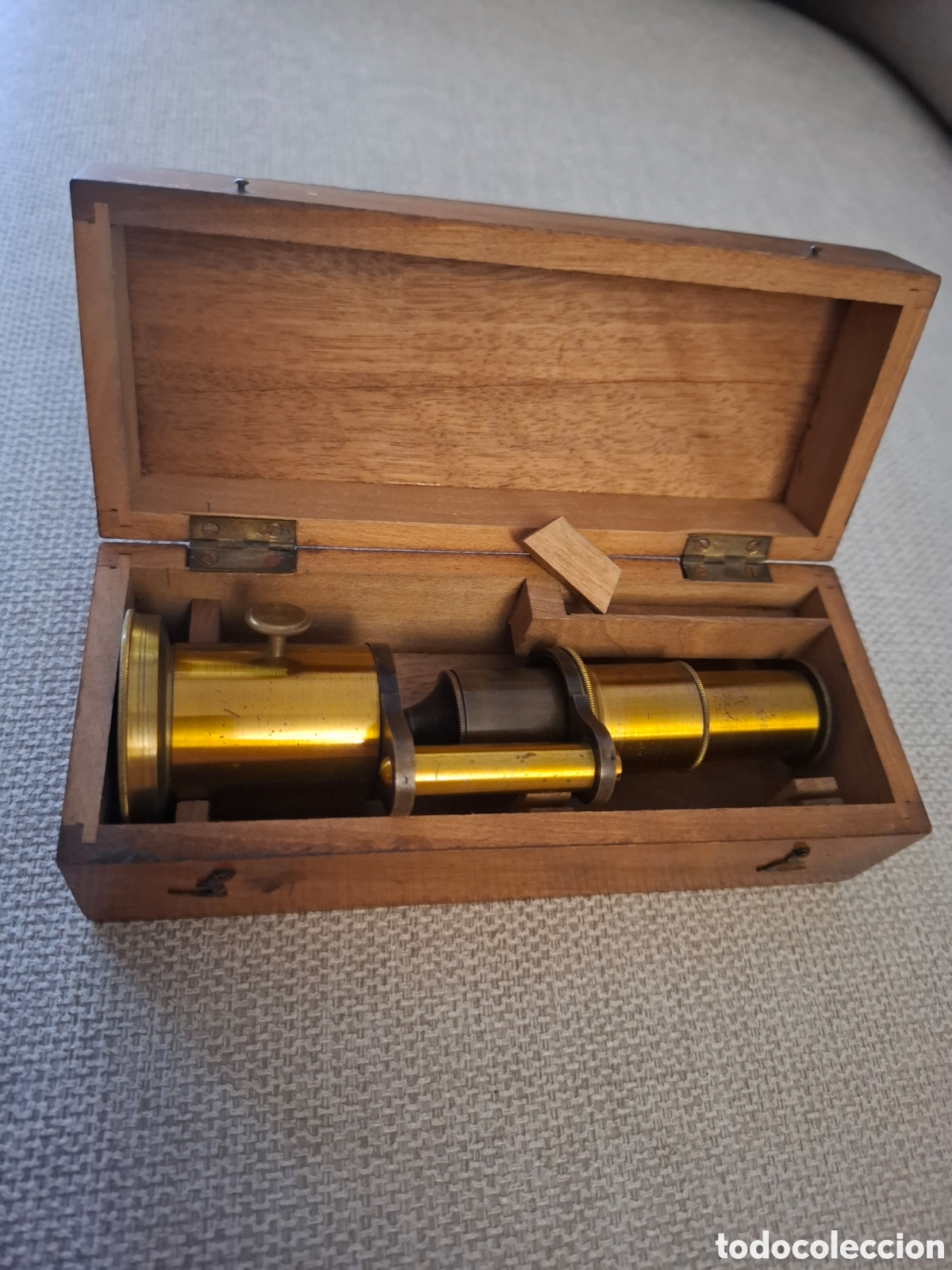 Antig&uuml;edades: TELESCOPIO DE CAMPO PORTATIL DE METAA&Ntilde;O 1900 EN CAJA TRANSPORTE TRTRABAJOS CAMPO CIENCIA Y MEDICINA