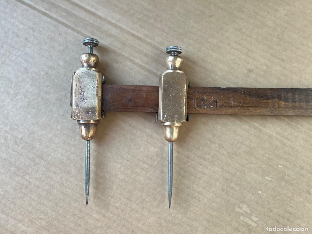 Antig&uuml;edades: Comp&aacute;s de PARALELAS DE METAL DE 20 cm de alto
