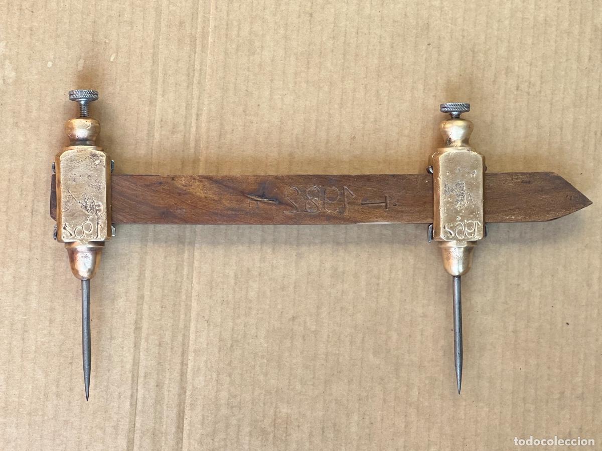 Antig&uuml;edades: Comp&aacute;s de PARALELAS DE METAL DE 20 cm de alto - Foto 2