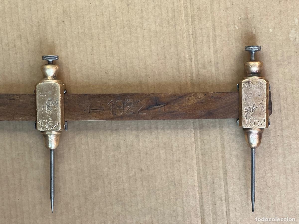 Antig&uuml;edades: Comp&aacute;s de PARALELAS DE METAL DE 20 cm de alto - Foto 3