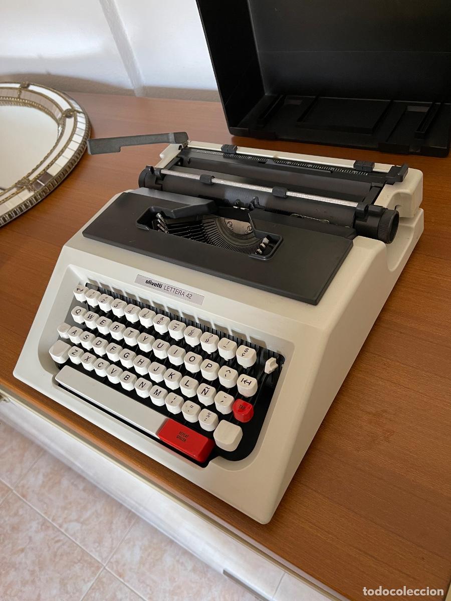 Antig&uuml;edades: M&aacute;quina de escrivir Olivetti Lettera 42