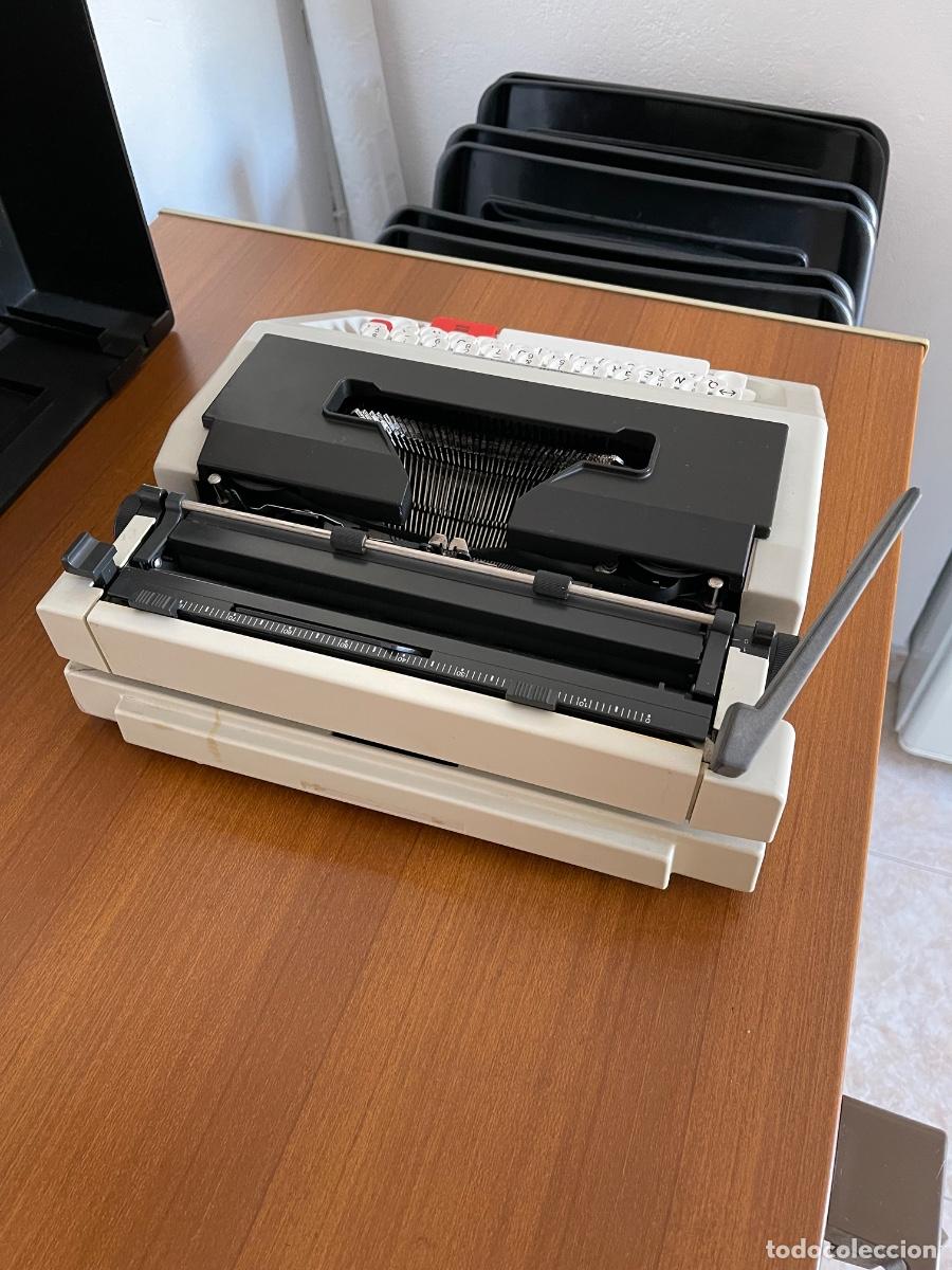 Antig&uuml;edades: M&aacute;quina de escrivir Olivetti Lettera 42 - Foto 2