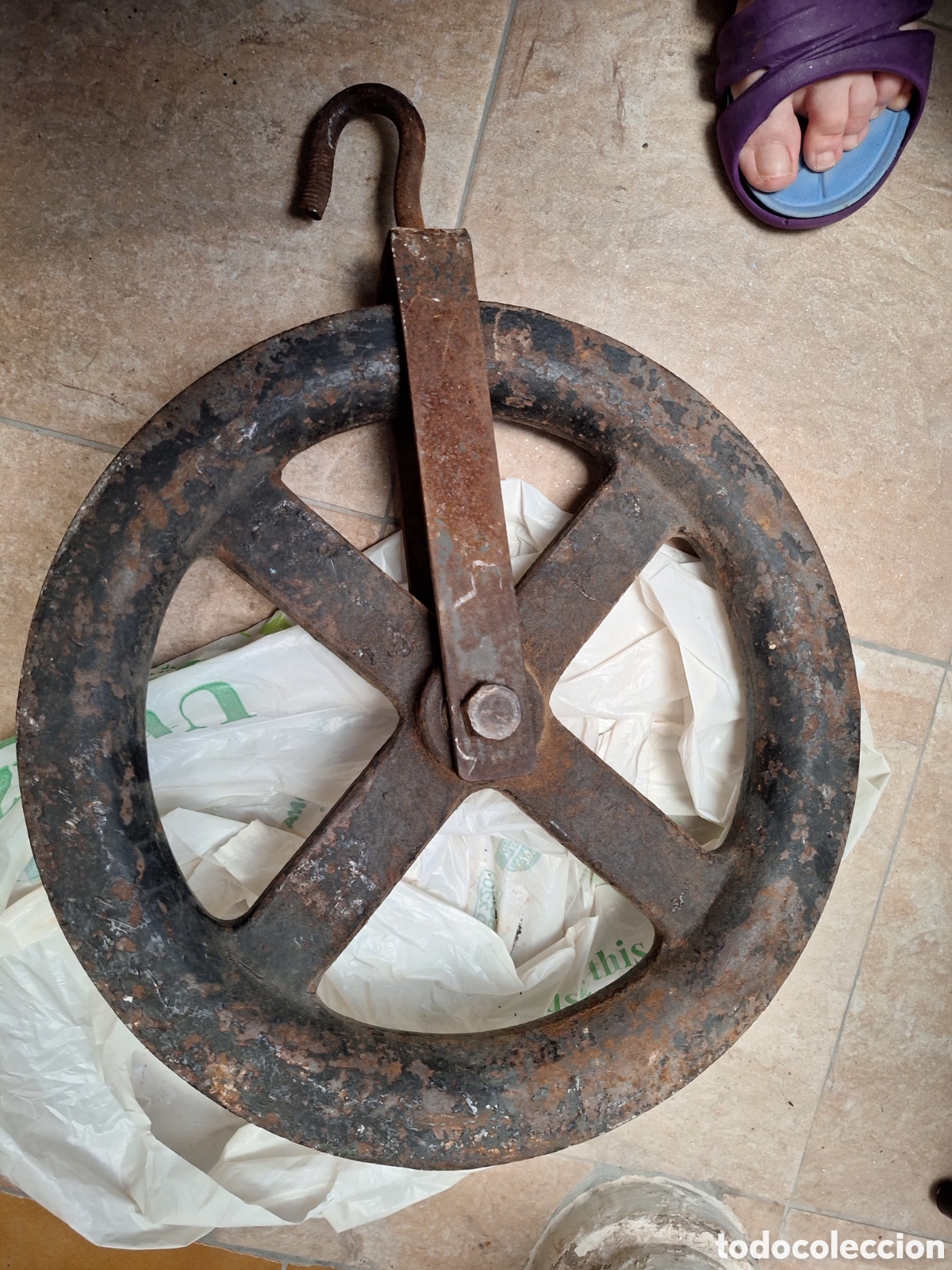 Antig&uuml;edades: Enorme polea industrial de hierro forjado. - Foto 3