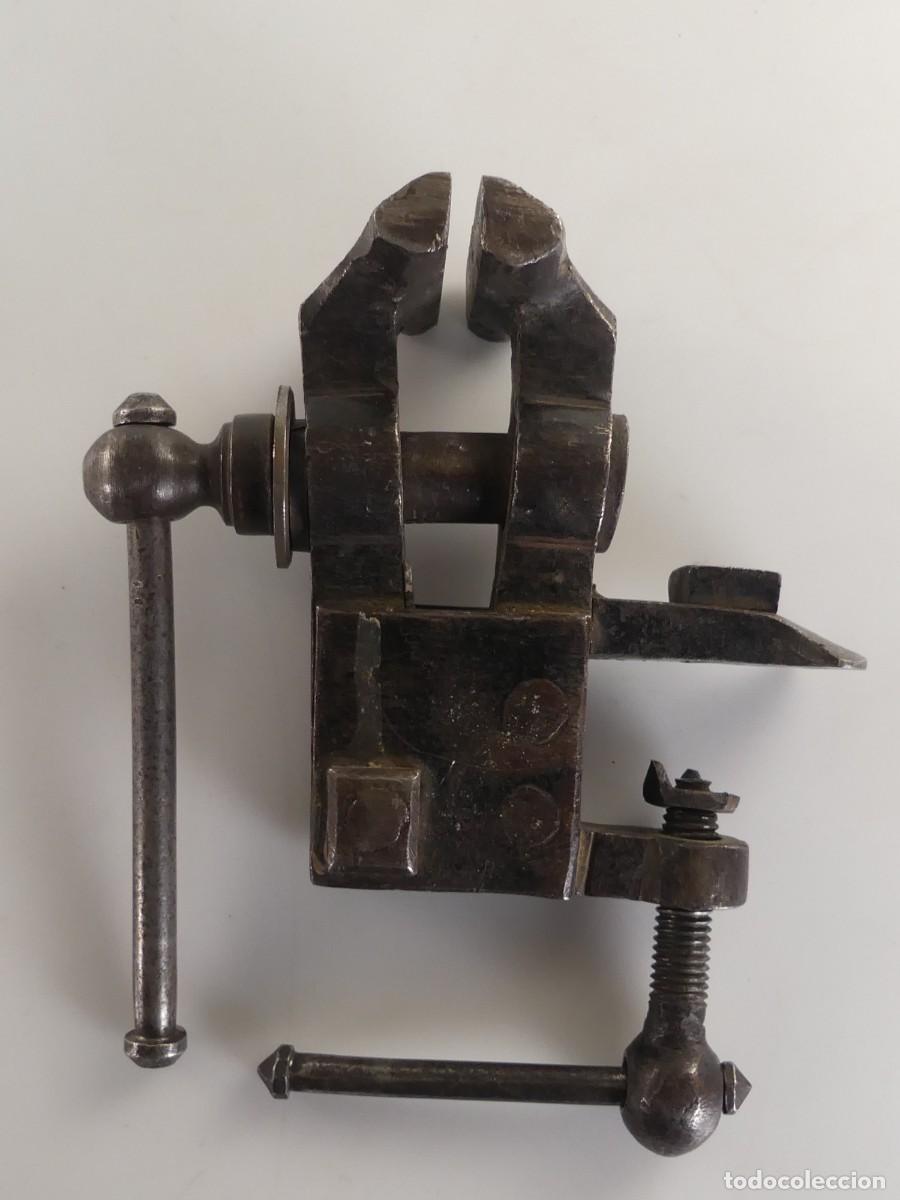 Antig&uuml;edades: TORNILLO DE MESA HIERRO FUNDIDO EXCELENTE HERRAMIENTA