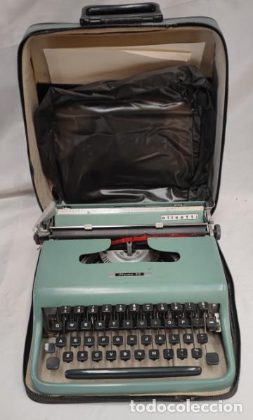Antig&uuml;edades: ANTIGUA MAQUINA DE ESCRIBIR OLIVETTI PLUMA 22, CON FUNDA