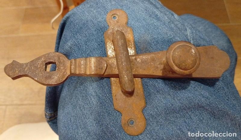 Antig&uuml;edades: ANTIQUISIMO PESTILLO DE FORJA, 18 CMS - Foto 1
