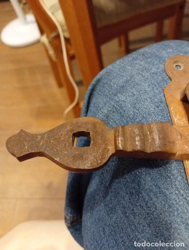 Antig&uuml;edades: ANTIQUISIMO PESTILLO DE FORJA, 18 CMS - Foto 2