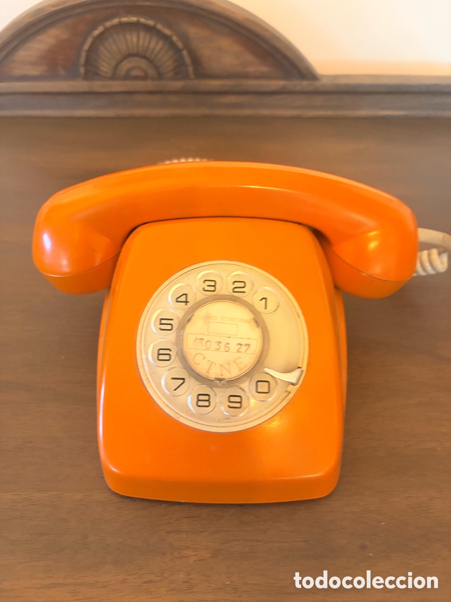 Tel&eacute;fonos: Antiguo tel&eacute;fono naranja modelo Heraldo - Foto 2