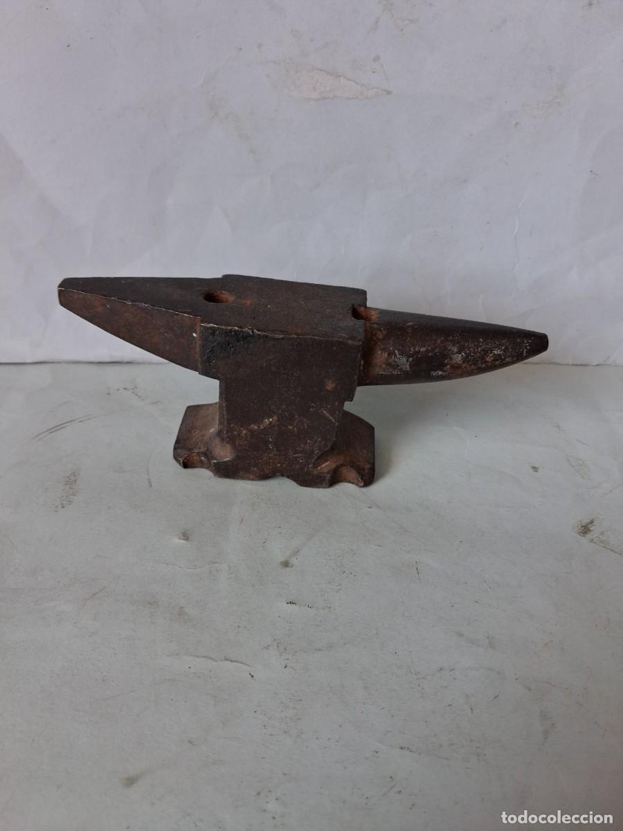 Antig&uuml;edades: Antiguo yunque de hierro fundido para trabajos de joyeria