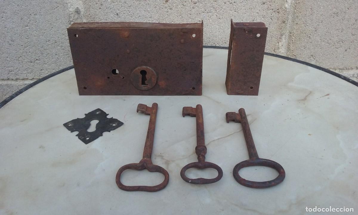 Antiquit&auml;ten: ANTIGUA CERRADURA (CON LLAVES) DE PUERTA CASA CASTELLANA. S XIX