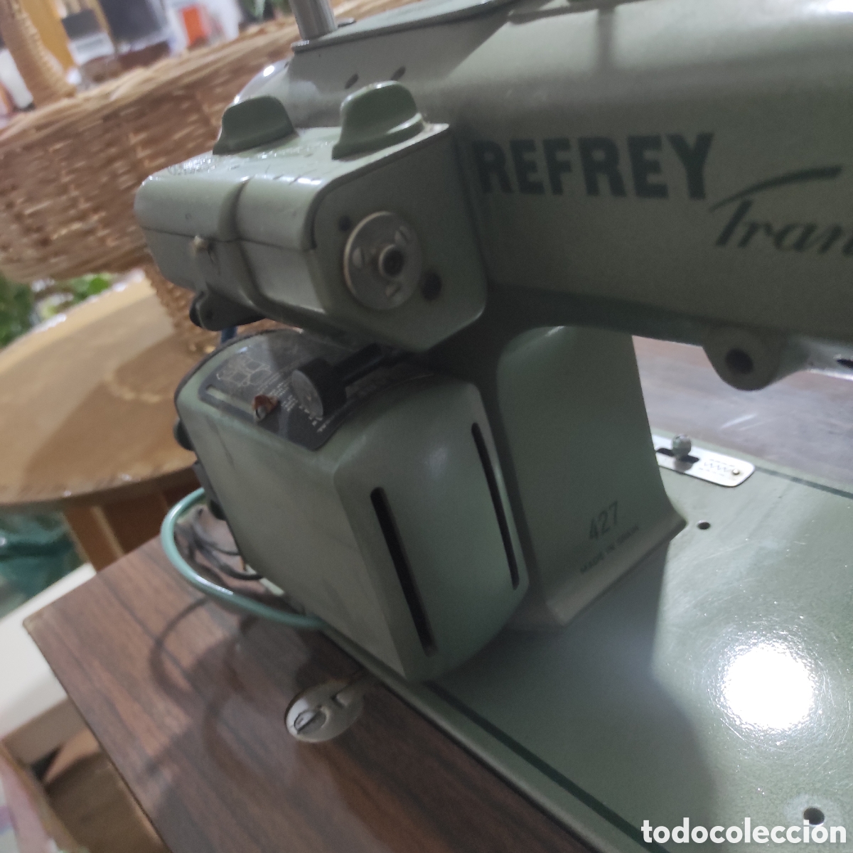Antig&uuml;edades: M&aacute;quina de Coser REFREY &ndash; Modelo Transforma 427 - Foto 12