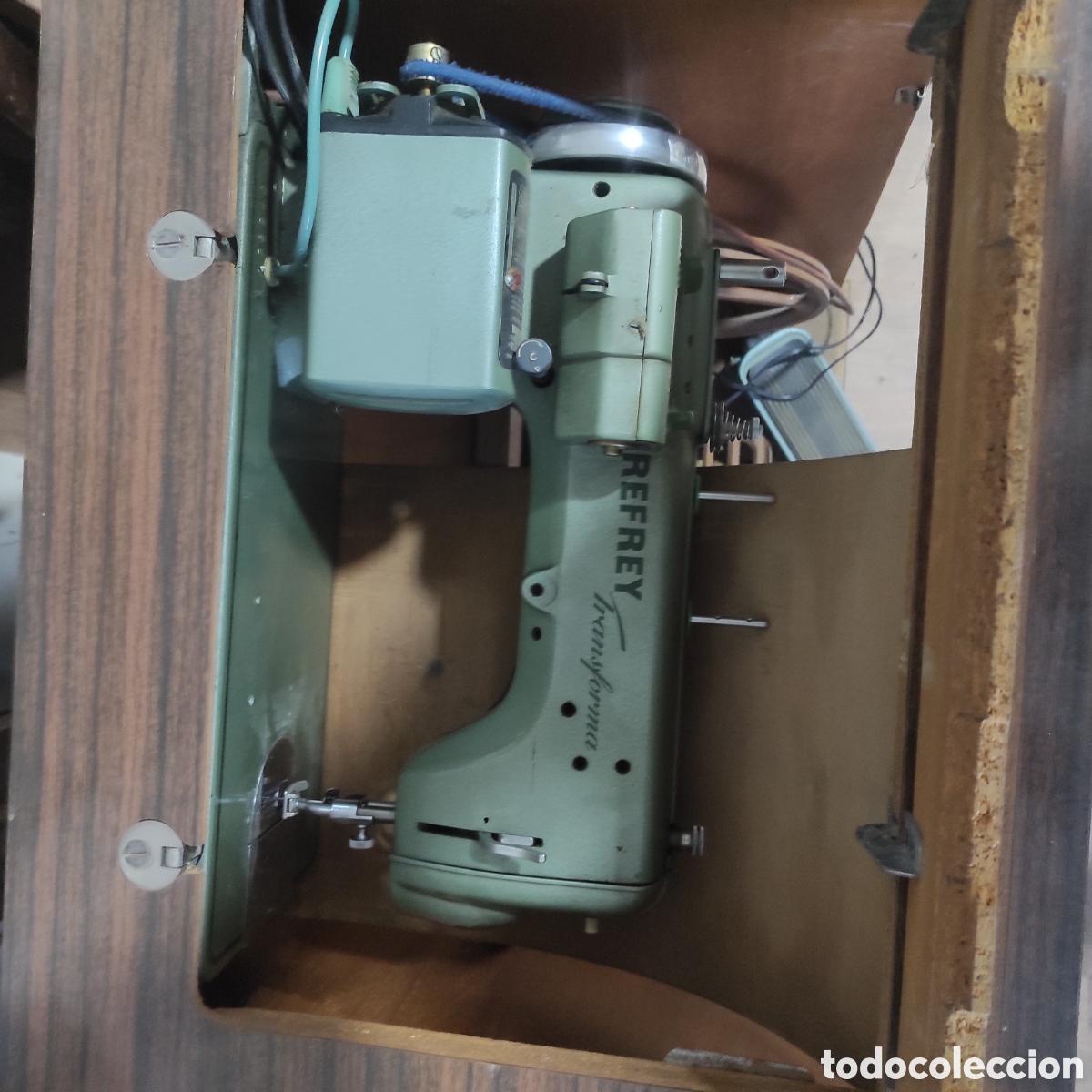 Antig&uuml;edades: M&aacute;quina de Coser REFREY &ndash; Modelo Transforma 427 - Foto 14