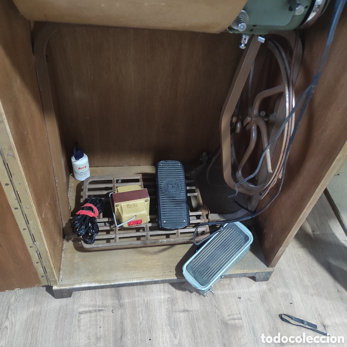 Antig&uuml;edades: M&aacute;quina de Coser REFREY &ndash; Modelo Transforma 427 - Foto 15