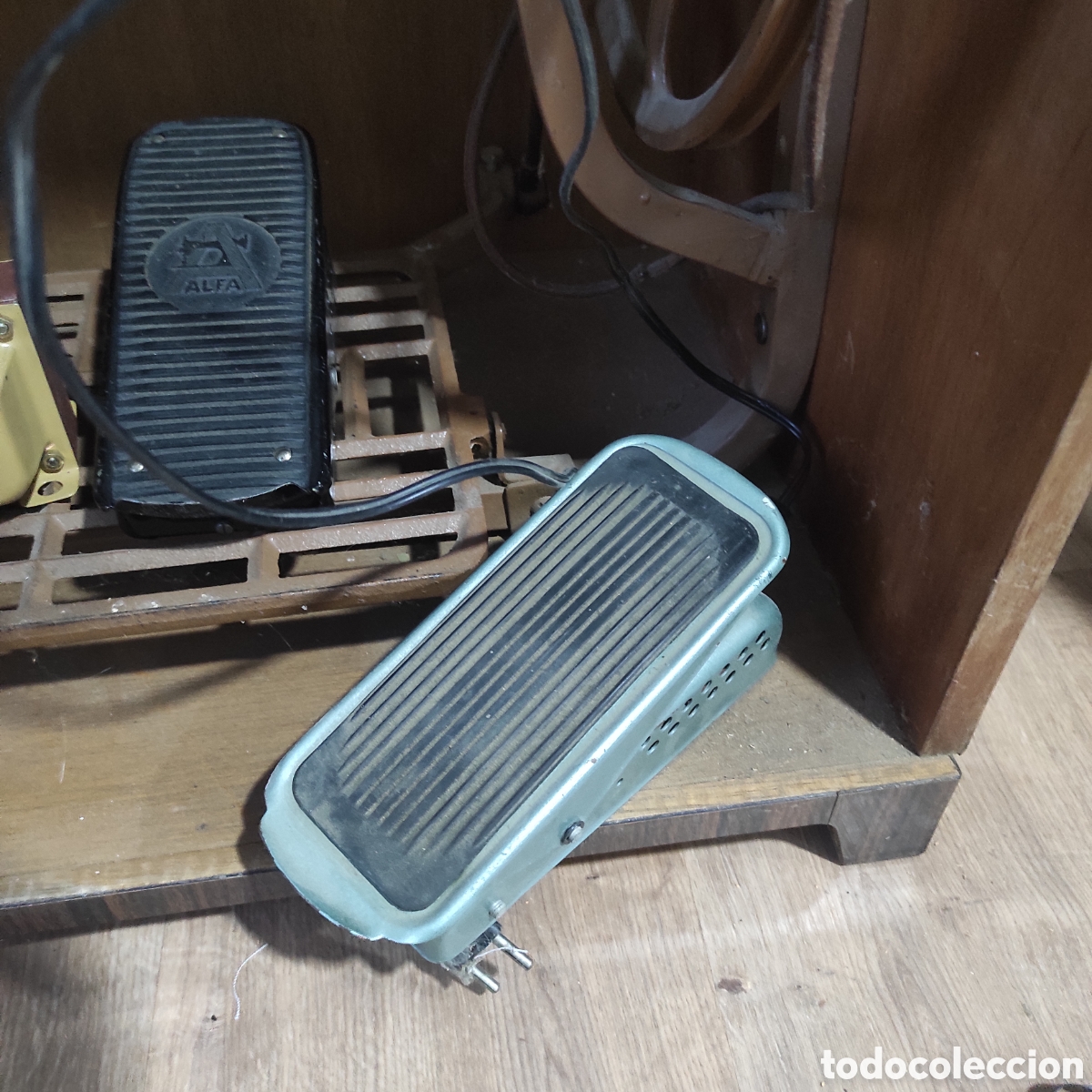 Antig&uuml;edades: M&aacute;quina de Coser REFREY &ndash; Modelo Transforma 427 - Foto 16