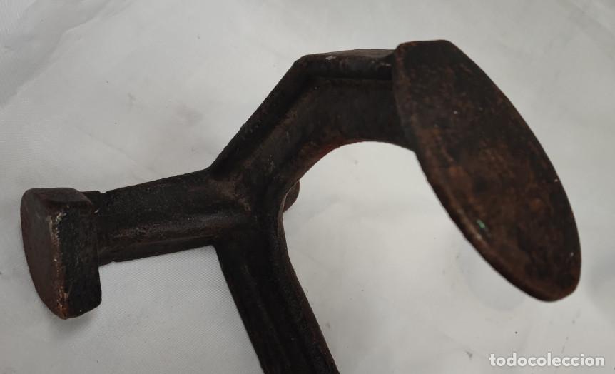 Antig&uuml;edades: YUNQUE DE ZAPATERO CAETANO - Foto 2