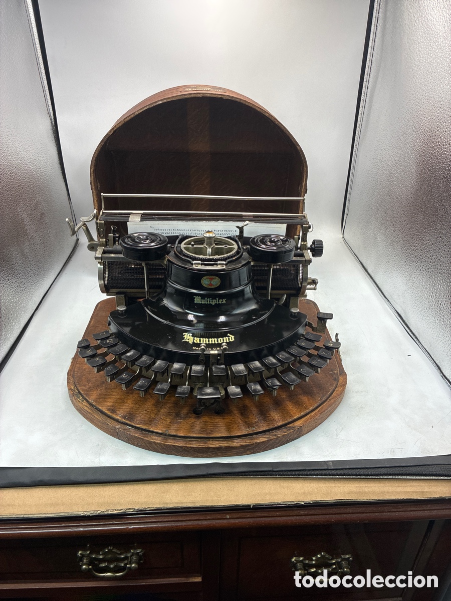 Antig&uuml;edades: M&aacute;quina de escribir Hammond M&uacute;ltiplex Circular.
