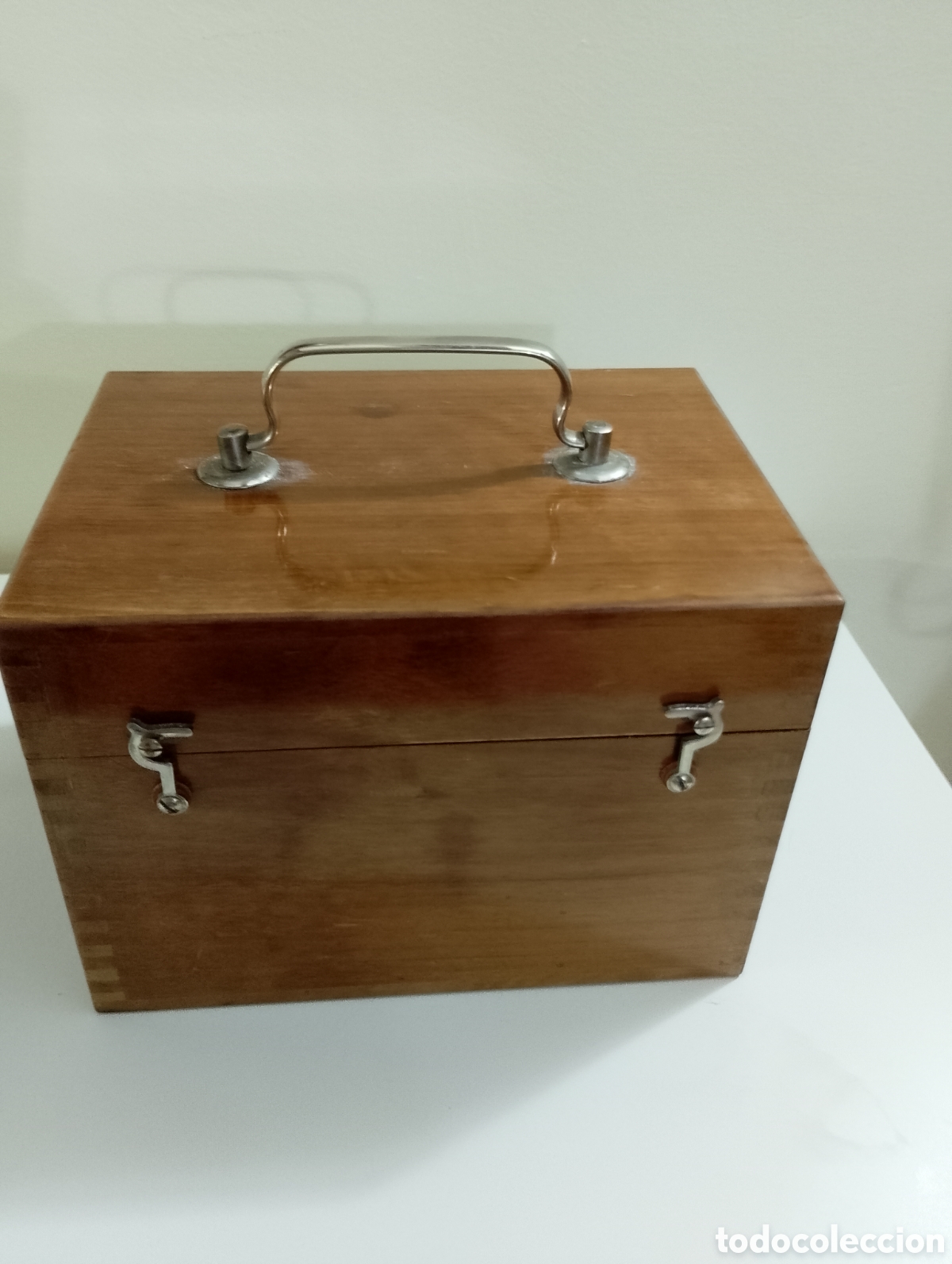 Antig&uuml;edades: aparato m&eacute;dico de electroterapia antiguo del siglo XIX