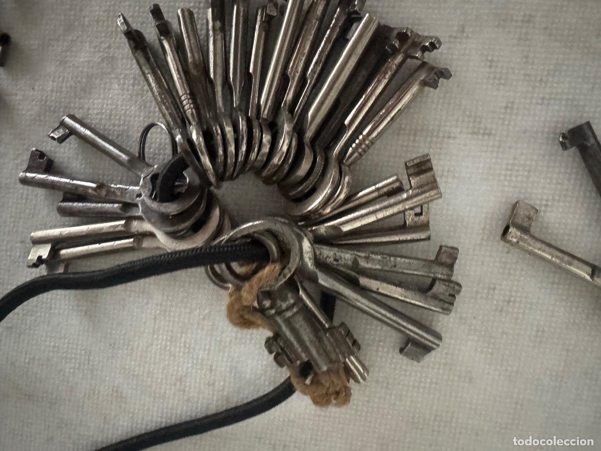Antig&uuml;edades: Lote 26 llaves muy antiguas aprox 6 cm