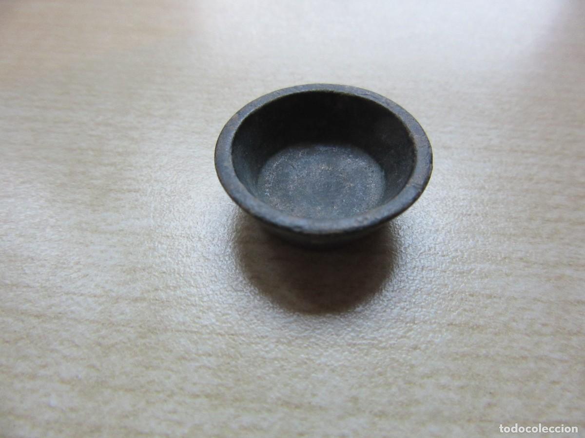 Antig&uuml;edades: Ponderal anidado Di&aacute;metro externo 1,7cm Peso 3 gr Posible S XVIII