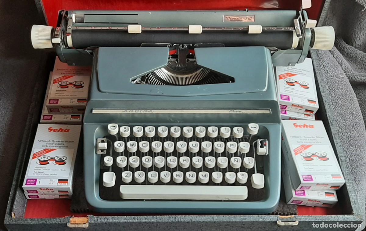 Antig&uuml;edades: M&aacute;quina de escribir vintage Andina Nova Modelo 130 + Malet&iacute;n + Lote de Cintas