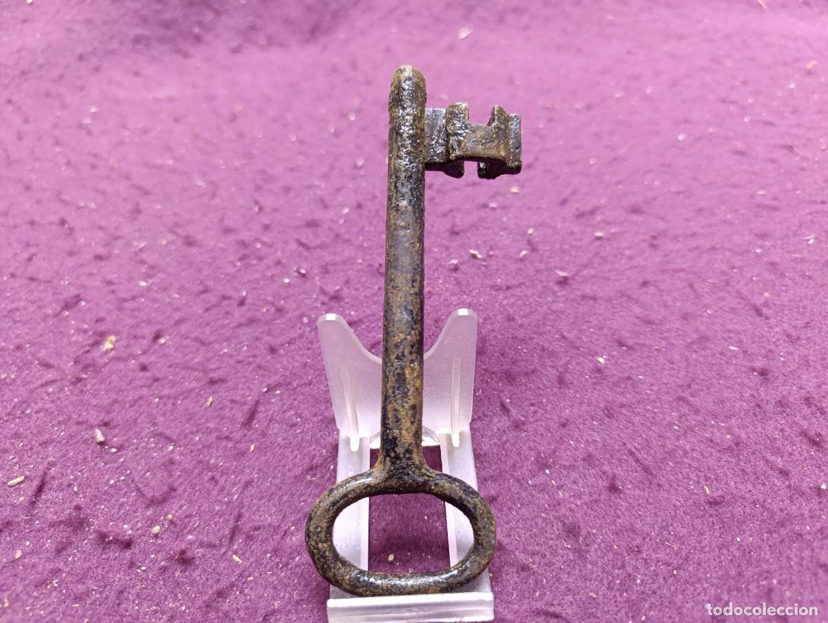 Antig&uuml;edades: AL1, Antigua Llave de forja, a datar