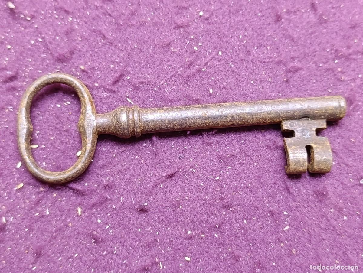 Antig&uuml;edades: AL6, Antigua Llave de forja, a datar