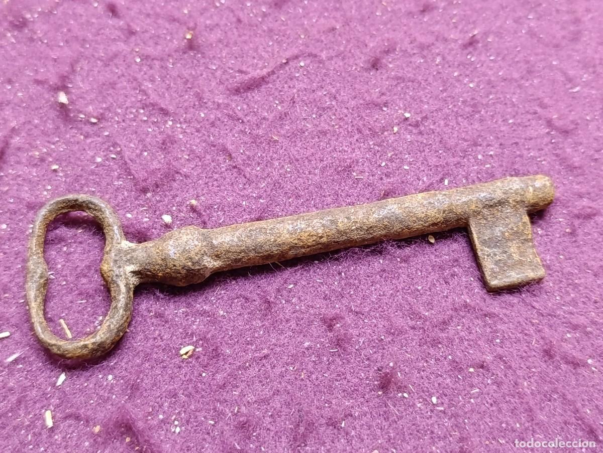 Antig&uuml;edades: AL7, Antigua Llave de forja, a datar