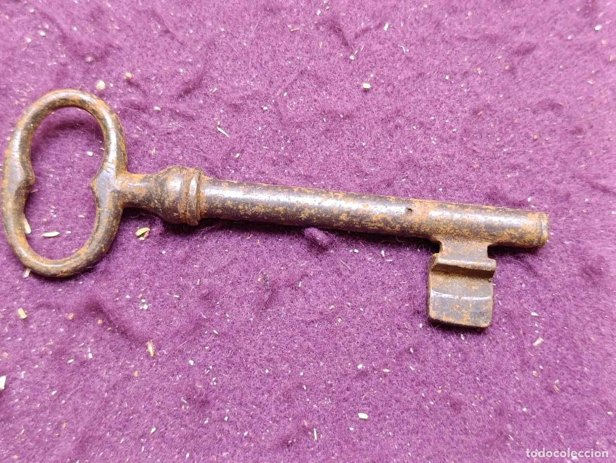 Antig&uuml;edades: AL8, Antigua Llave de forja, a datar
