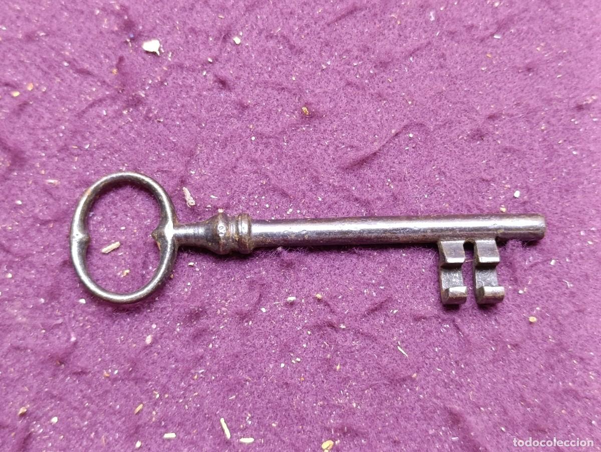 Antig&uuml;edades: AL9, Antigua Llave de forja, a datar