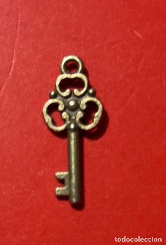 Antig&uuml;edades: MINIATURA EN FORMA DE LLAVE ANTIGUA PARA CHARM O COLGANTE DE BISUTER&Iacute;A - SKELETON KEY VINTAGE STYLE